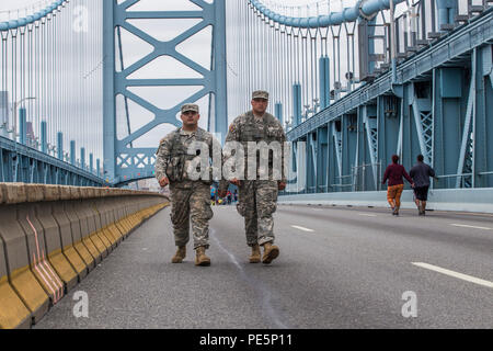 Soldiers with the 1st Squadron, 102nd Cavalry, on a roving patrol provide security on the Benjamin Franklin Bridge, located between Camden, N.J., and Philadelphia, Sept. 27, 2015. The joint New Jersey National Guard task force comprised of 1-102nd Soldiers and 108th Wing Airmen are assisting New Jersey civil authorities and the Delaware Port Authority with security during Pope Francis’s visit to Philadelphia Sept. 26-27. (U.S. Air National Guard photo by Master Sgt. Mark C. Olsen/Released) Stock Photo