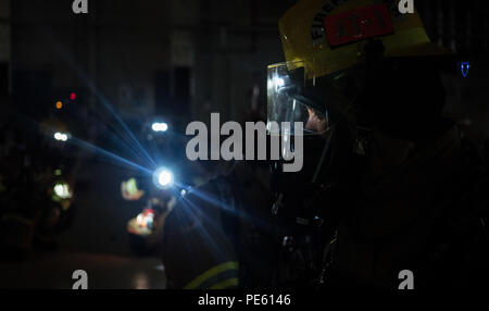 151005-N-OE749-048 NAVAL AIR FACILITY ATSUGI, Japan (October 5, 2015) Daisuke Midorikawa, assigned to Commander, Navy Region Japan (CNRJ) Fire Department, prepares to combat a simulated fire during a joint drill at Fleet Readiness Center Western Pacific Support Equipment Rework Facility. The evolution is held semi-annually to improve interoperability between firefighters from CNRJ Regional, Japanese Maritime Self Defense Force, Yamato City and Ayase City. (U.S. Navy photo by Mass Communication Specialist 1st Class Barry A. Riley/RELEASED) Stock Photo