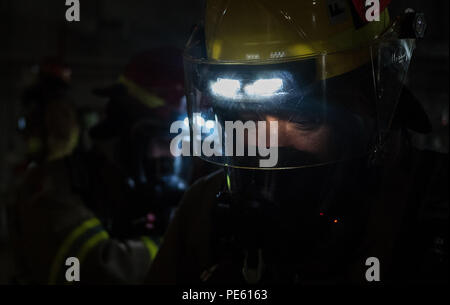 151005-N-OE749-051 NAVAL AIR FACILITY ATSUGI, Japan (October 5, 2015) Daisuke Midorikawa, assigned to Commander, Navy Region Japan (CNRJ) Fire Department, prepares to combat a simulated fire during a joint drill at Fleet Readiness Center Western Pacific Support Equipment Rework Facility. The evolution is held semi-annually to improve interoperability between firefighters from CNRJ Regional, Japanese Maritime Self Defense Force, Yamato City and Ayase City. (U.S. Navy photo by Mass Communication Specialist 1st Class Barry A. Riley/RELEASED) Stock Photo