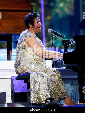 ***FILE PHOTO*** R&B LEGEND ARETHA REPORTEDLY GRAVELY ILL AND SURROUNDED BY FAMILY IN DETROIT HOSPITAL Herbie Hancock (unseen) and Aretha Franklin play at the International Jazz Day Concert on the South Lawn of the White House, in Washington, DC, April 29, 2016. United States President Barack Obama delivered remarks to introduce the event. Credit: Aude Guerrucci/Pool via CNP/MediaPunch Stock Photo