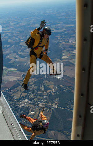 Golden Knights candidates Sgt. Daniel Gerlach (top) and Spc. Ethan Tames (bottom) exit a UV-18 Twin Otter aircraft over Laurinburg, N.C., to practice a skydiving maneuver called diamond tracking during tryouts to become a member of the U.S Army Parachute Team the Golden Knights. (U.S. Army photo by Staff Sgt. David Meyer, 49th Public Affairs Detachment/Released) Stock Photo