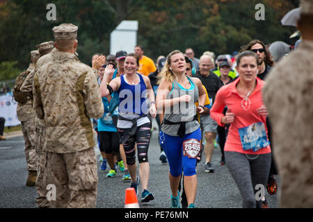 U.S. Marines support runners during the the Marine Corps Marathon 10k at Arlington, Va., Oct. 25, 2015. Over 30,000 runners participated in the 26.2 mile, 40th annual Marine Corps Marathon. (U.S. Marine Corps photo by Sgt. Gabriela Garcia/Released) Stock Photo