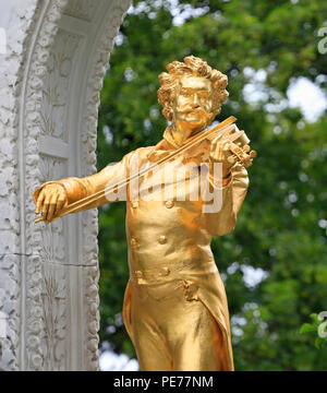 Johann Strauss II statue  in Stadtpark, Vienna Stock Photo