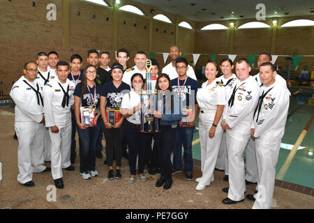 Edinburg Texas Oct 9 15 Commanding Officer Capt George Perez Of Trident Training Facility Kings Bay Ga And Sailors Of Navy Recruiting District San Antonio Pose With Students Of Psja Southwest Early