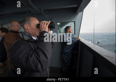 151020-N-ZE250-120 NORTH ATLANTIC OCEAN (Oct. 20, 2015) Robert G. Bell, senior civilian representative of the Secretary of Defense in Europe, observes a missile launch while aboard U.S. 6th Fleet command and control ship USS Mount Whitney (LCC 20) October 20, 2015. Mount Whitney hosted distinguished visitors for the Maritime Theater Missile Defense forum's At Sea Demonstration 2015. (U.S. Navy photo by Mass Communication Specialist 3rd Class Weston Jones/Released) Stock Photo