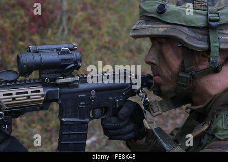 A Dutch soldier from the 112th Engineer Company, 45th Mechanized ...