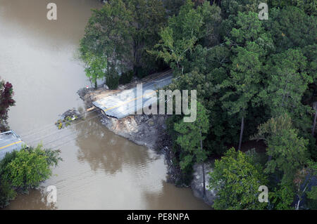 Flood damage seen during a visit by Army Gen. Frank Grass, chief, National Guard Bureau, and Air Force Chief Master Sgt. Mitchell Brush, senior enlisted advisor to the chief of the National Guard Bureau, to assess the National Guard response in support of civil authorities to severe flooding in South Carolina, Oct. 13, 2015. (U.S. Army National Guard photo by Sgt. 1st Class Jim Greenhill) (Released) Stock Photo