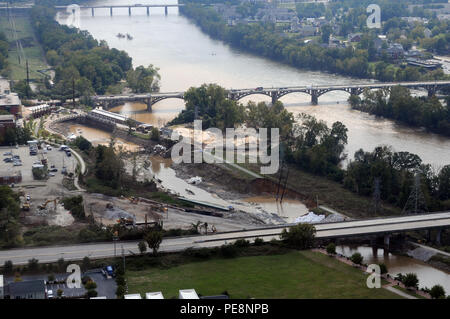 Flood damage seen during a visit by Army Gen. Frank Grass, chief, National Guard Bureau, and Air Force Chief Master Sgt. Mitchell Brush, senior enlisted advisor to the chief of the National Guard Bureau, to assess the National Guard response in support of civil authorities to severe flooding in South Carolina, Oct. 13, 2015. (U.S. Army National Guard photo by Sgt. 1st Class Jim Greenhill) (Released) Stock Photo