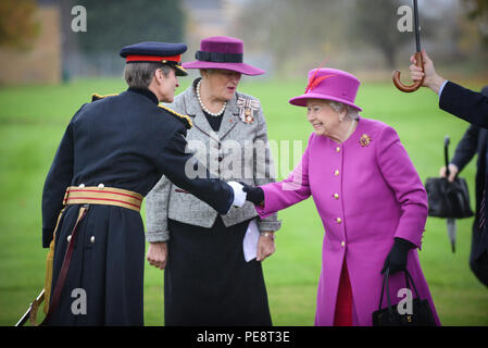 The Queen arrives and meets British Army Lt. Gen. Tim Evans, the commander of Allied Rapid Reaction Corps, as the Lord Lieutenant of Gloucester looks on. (DoD photo by Sgt. Mike O'Neill, British Army, NATO) Stock Photo