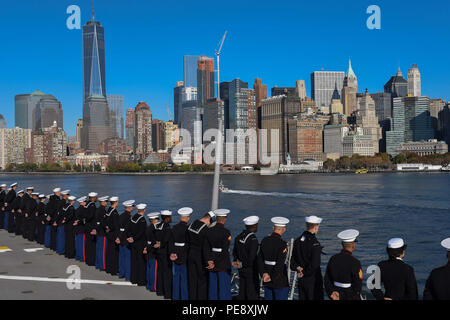 151108-N-WS581-220 NEW YORK (Nov. 08, 2015)—Sailors and Marines stand at parade rest while manning the rails aboard the amphibious transport dock ship USS New York (LPD 21). New York is participating in Veterans Week New York City to honor the service of all our nation’s veterans. The ship conducted training certification during its transit from its homeport in Mayport, Florida. #US Navy # Veterans Day #Never Forget (US Navy Photo by Mass Communication Specialist 3rd Class Andrew J. Sneeringer/Released) Stock Photo