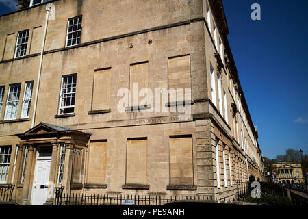 windows blocked due to the window tax on sunderland street the shortest street in bath between georgian townhouses on great pulteney street Bath Engla Stock Photo