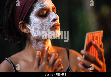 INDIA, Mangalore, woman bleach face skin and face hair with bleaching agent to get a lighter facial skin Stock Photo