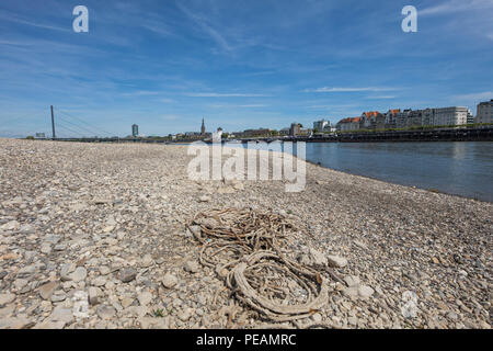 The river Rhine near Dusseldorf, extreme low tide, Rhine level at 84 cm, after the long drought falls the left bank of the Rhine, dry at Dusseldorf Ob Stock Photo
