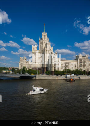 Moscow, Russia - May 12. 2018. Boat on Moskva River opposite house on Kotelnicheskaya Embankment Stock Photo