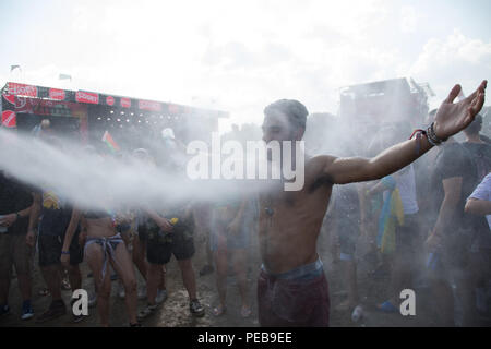 (180814) -- BUDAPEST, Aug. 14, 2018 (Xinhua) -- Revellers cool down in a spray of water as they party in the record heat in front of the Main Stage at the Sziget Festival held in Budapest, Hungary on Aug. 13, 2018. (Xinhua/Attila Volgyi) (gj) Stock Photo
