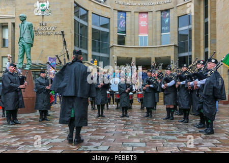 Glasgow, UK. 14th Aug 2018. Rain didn't stop play for the Brisbane Boys College Pipe Band from Australia who entertained the public by playing in rain showers in Buchanan Street, Glasgow. The World Pipe Band Championships are on Saturday 18 August with Pipe bands from around the world competing for the title Credit: Findlay/Alamy Live News Stock Photo