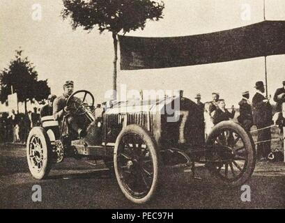 Arthur Duray vainqueur du circuit des Ardennes 1906. Stock Photo