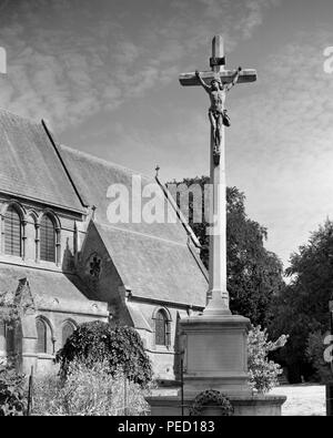 Crucifix in the grounds of St Giles' Church at the junction of Castle Street and Chesterton Road Cambridge Stock Photo