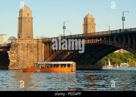 Boston Duck Tours boat, an amphibious vehicle sailing on the Charles River near Longfellow Bridge, Boston, Suffolk County, Massachusetts, USA Stock Photo