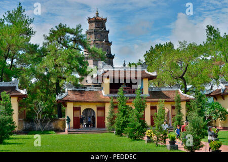 Turm der Freude und Anmut, Thap Phuoc Duyen, Thien-Mu-Pagode, Hue, Vietnam Stock Photo