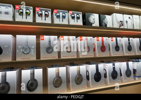 Apple store Williamsburg Brooklyn NYC Stock Photo