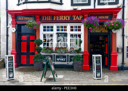 The Ferry Tap Ale House, a traditional pub in an 17th century building in South Queensferry, Scotland Stock Photo