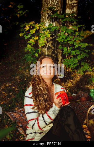 https://l450v.alamy.com/450v/pee71n/portrait-of-young-beautiful-woman-with-cup-of-coffee-in-autumn-parkfall-concept-autumn-brunette-woman-drinking-coffee-or-teabeautiful-fall-colors-and-happy-smiling-girl-pee71n.jpg