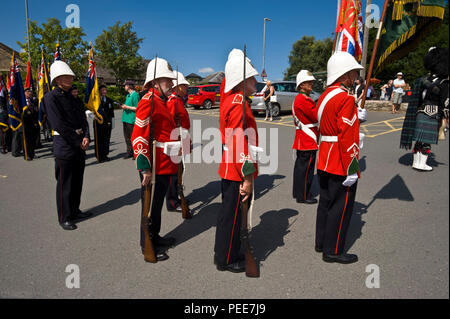 World War One living history reenactors soldiers of the South Wales Borderers 24th Regiment of Foot with the regimental colours at Hay-on-Wye Powys Wales UK Stock Photo