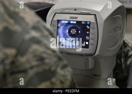 Non-contact tonometer diagnostic device for measuring patient IOP with ...