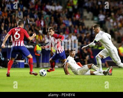 (L-R) Sergio Ramos (Real), Antoine Griezmann (Atletico ...