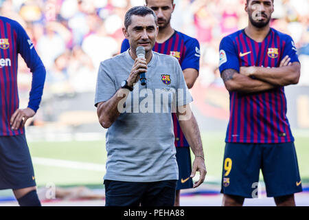 Ernesto Valverde from Spain during the Joan Gamper trophy game between FC Barcelona and CA Boca Juniors in Camp Nou Stadium at Barcelona, on 15 of August of 2018, Spain. 15th Aug, 2018. Credit: AFP7/ZUMA Wire/Alamy Live News Stock Photo