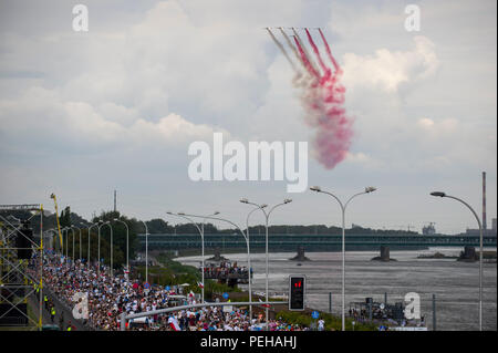 Warsaw, Poland. 15th Aug, 2018. Airplanes perform during the Great Independence Military Parade in Warsaw, Poland, on Aug. 15, 2018. Polish Army should be modernized and better equipped and the country's defense spending should grow to 2.5 percent of GDP, Polish President Andrzej Duda said on Wednesday during Polish Armed Forces Day celebrations in Warsaw. Credit: Jaap Arriens/Xinhua/Alamy Live News Stock Photo