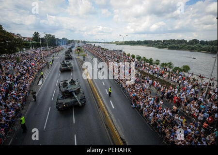 Warsaw, Poland. 15th Aug, 2018. Armored vehicles are seen during the Great Independence Military Parade in Warsaw, Poland, on Aug. 15, 2018. Polish Army should be modernized and better equipped and the country's defense spending should grow to 2.5 percent of GDP, Polish President Andrzej Duda said on Wednesday during Polish Armed Forces Day celebrations in Warsaw. Credit: Jaap Arriens/Xinhua/Alamy Live News Stock Photo