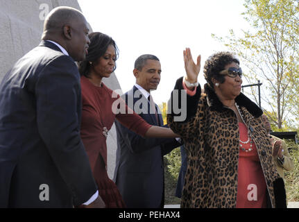 October 16, 2011 - Washington, District of Columbia, United States of America - Singer Aretha Franklin (R) accepts applause as she finishes her performance with United States President Barack Obama, first lady Michelle Obama and Harry Johnson, president and CEO of the MLK National Memorial Project Fund (L) as they attend the dedication of the Martin Luther King, Jr Memorial on the National Mall in Washington DC USA, October 16, 2011. The ceremony for the slain civil rights leader had been postponed earlier in the summer because of Tropical Storm Irene. Credit: Mike Theiler/Pool via CN Stock Photo