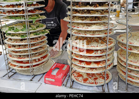 Cleveland, Ohio, USA. 15th Aug, 2018. A vendor in Cleveland's Little Italy makes pizzas for sale at the 120th Annual Feast of the Assumption along Mayfield Road in Cleveland, Ohio, USA.  Credit: Mark Kanning/Alamy Live News. Stock Photo