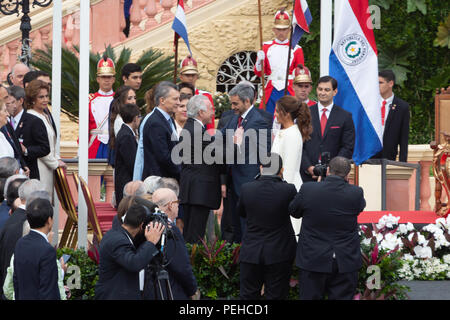 Asuncion, Paraguay. 15th Aug, 2018. Paraguay's President-elect Mario Abdo Benitez (2R) and his wife Silvana Lopez Moreira talk with Brazil's President Michel Temer after arriving for his swearing-in ceremony at the esplanade of the Palace of Lopez in Asuncion, Paraguay. Credit: Andre M. Chang/Alamy Live News Stock Photo