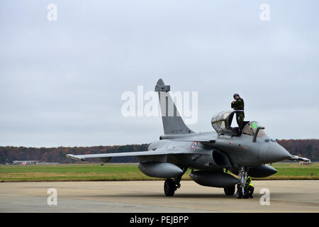 A French air force (FrAF) pilot exits a Rafale prior to the inaugural Trilateral Exercise, at Langley Air Force Base, Va., Dec. 1, 2015. The FrAF Rafales, U.S. Air Force F-22 Raptors and British Royal Air Force Typhoons will participate in a variety of scenarios taking place over water during daylight hours. (U.S. Air Force photo by Senior Airman Aubrey White) Stock Photo