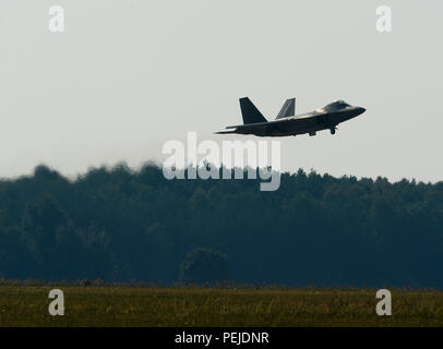 A U.S. Air Force F-22 Raptor flies over the flight line at Lask Air Base, Poland, Aug. 31, 2015. The aircraft will conduct air training with other Europe-based aircraft and will also forward deploy from Germany to maximize training opportunities while demonstrating the U.S. commitment to NATO allies and the security of Europe. The F-22s are deployed from the 95th Fighter Squadron at Tyndall Air Force Base, Florida. (U.S. Air Force photo by Staff Sgt. Joe W. McFadden/Released) Stock Photo