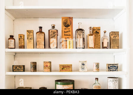 ALEXANDRIA, Virginia, United States — The historic Stabler-Leadbeater Apothecary Museum stands preserved on South Fairfax Street, its 18th-century facade a testament to Old Town Alexandria's colonial heritage. Inside, shelves lined with antique medicine bottles, herbs, and pharmaceutical equipment offer a glimpse into early American medicinal practices. Stock Photo