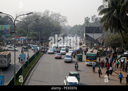 Pedestrians cross a busy road putting their lives at risk. Dhaka, Bangladesh Stock Photo