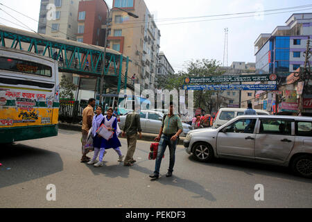 Pedestrians cross a busy road putting their lives at risk. Dhaka, Bangladesh Stock Photo