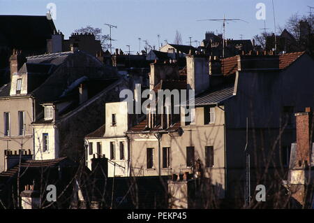 AJAXNETPHOTO. PONTOISE, FRANCE. - ROOFTOPS - VILLAGE ON THE OISE RIVER, HOME TO HOUSE AND STUDIO MUSEUM OF IMPRESSIONIST PAINTER AND ARTIST CAMILLE PISSARRO. PHOTO:JONATHAN EASTLAND/AJAX REF:891178 Stock Photo