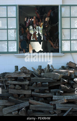 Shoemaker shop in Colonial Williamsburg, USA Stock Photo