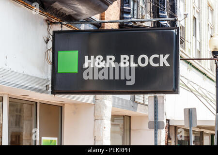 Hartford City - Circa August 2018: H&R Block Retail Tax Preparation Location. H&R Block offers military spouse scholarships for Income Tax Courses  IV Stock Photo