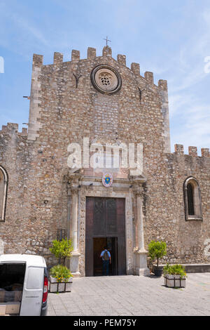 Italy Sicily Monte Tauro most famous luxury tourist resort Taormina Piazza del Duomo Cathedral Basilica Catholic Church entrance doors Stock Photo