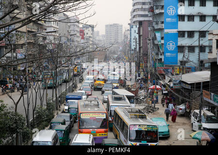 Heavy traffic on the road at Malibagh in Dhaka, Bangladesh Stock Photo