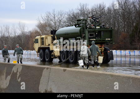 220th Combat Engineers support flood relief efforts with the Missouri ...