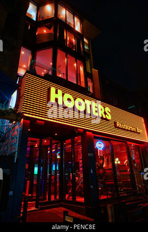 Montreal,Canada,15 August 2018.Hooters restaurant and bar on Crescent street. Credit:Mario Beauregard/Alamy Live News Stock Photo