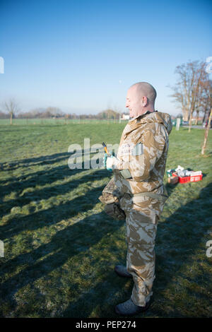 A British senior noncommissioned officer, with the Joint European Training Team, briefs members of the British armed forces, assigned to local units, how to use the autoinjector of nerve agent antidote during a chemical, biological, radiological and nuclear training on Chièvres Air Base, Belgium, Jan. 19, 2016. (U.S. Army photo by Visual Information Specialist Pierre-Etienne Courtejoie / Released) Stock Photo