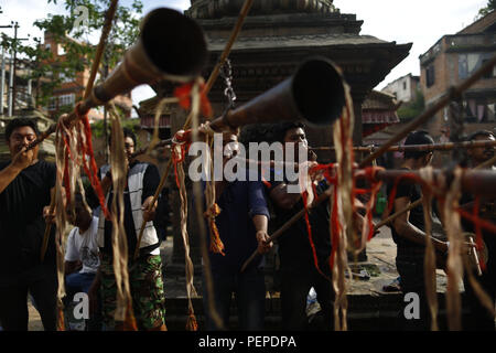 Kirtipur, Nepal. 17th Aug, 2018. Nepalese devotees play traditional instruments during Bagh Bhairav festival in the ancient Nepalese city of Kirtipur, Nepal on Friday, August 17, 2018. It is believed that devotees who circle the Bagh Bairav temple a 108 times will be blessed with good health and success. Credit: Skanda Gautam/ZUMA Wire/Alamy Live News Stock Photo